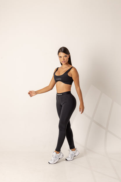 CURVE TOP & ESSENTIAL LEGGINGS