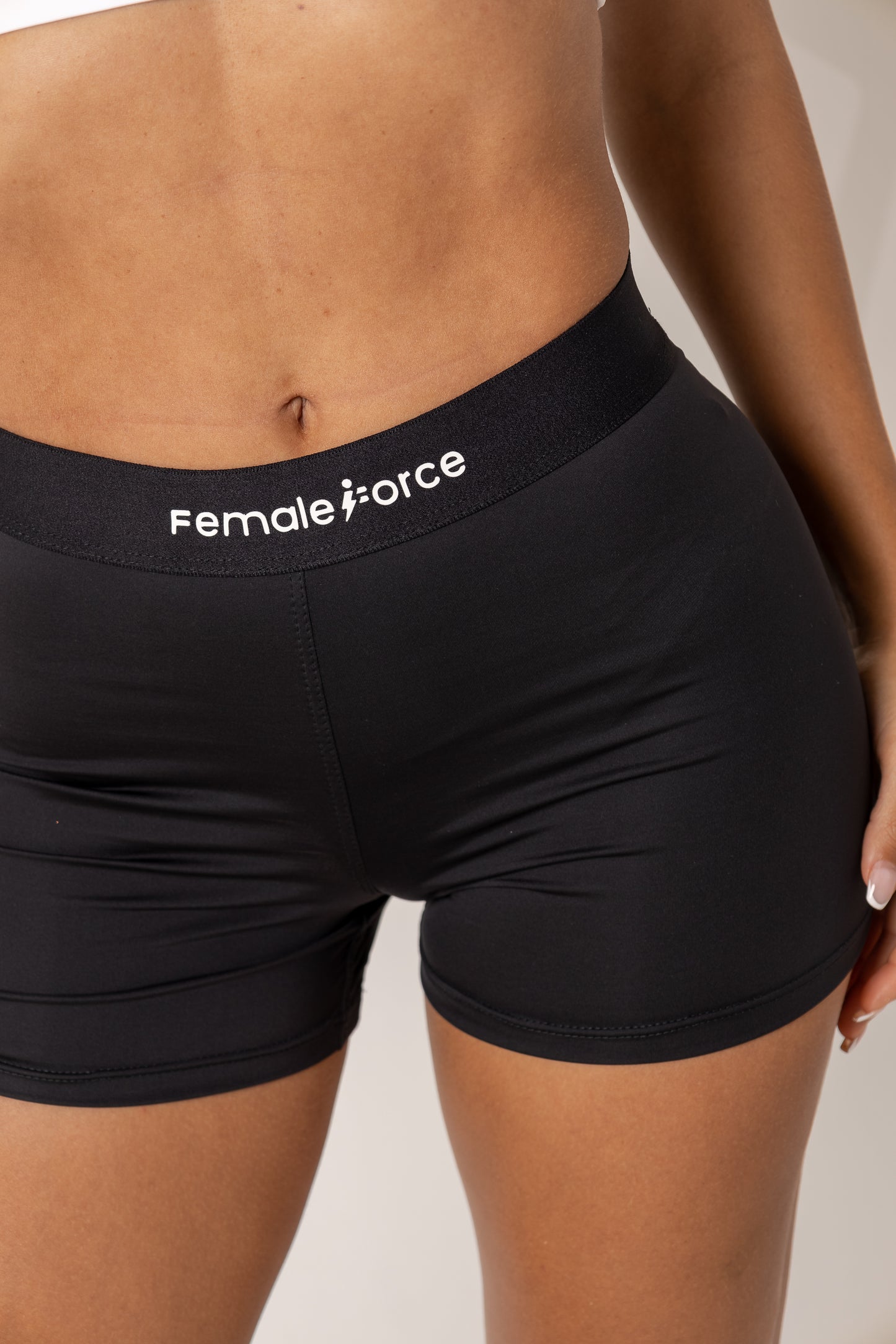 SHORT ESSENTIAL NEGRO